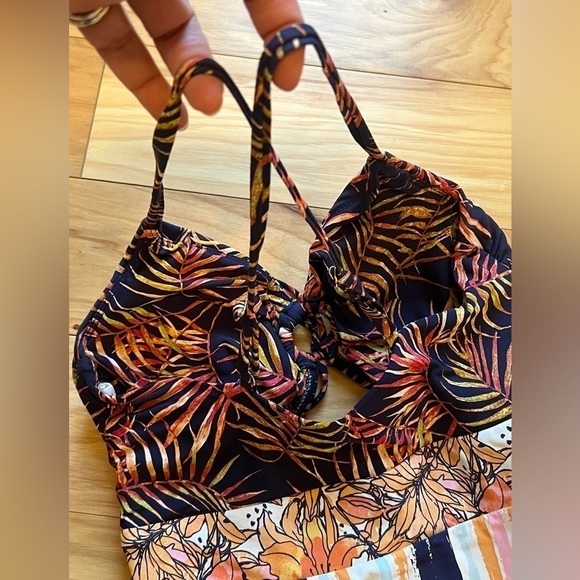 Social Angel Cut Out One Piece Cross Strap Back Floral/Stripes Navy Size Large - Picture 8 of 13